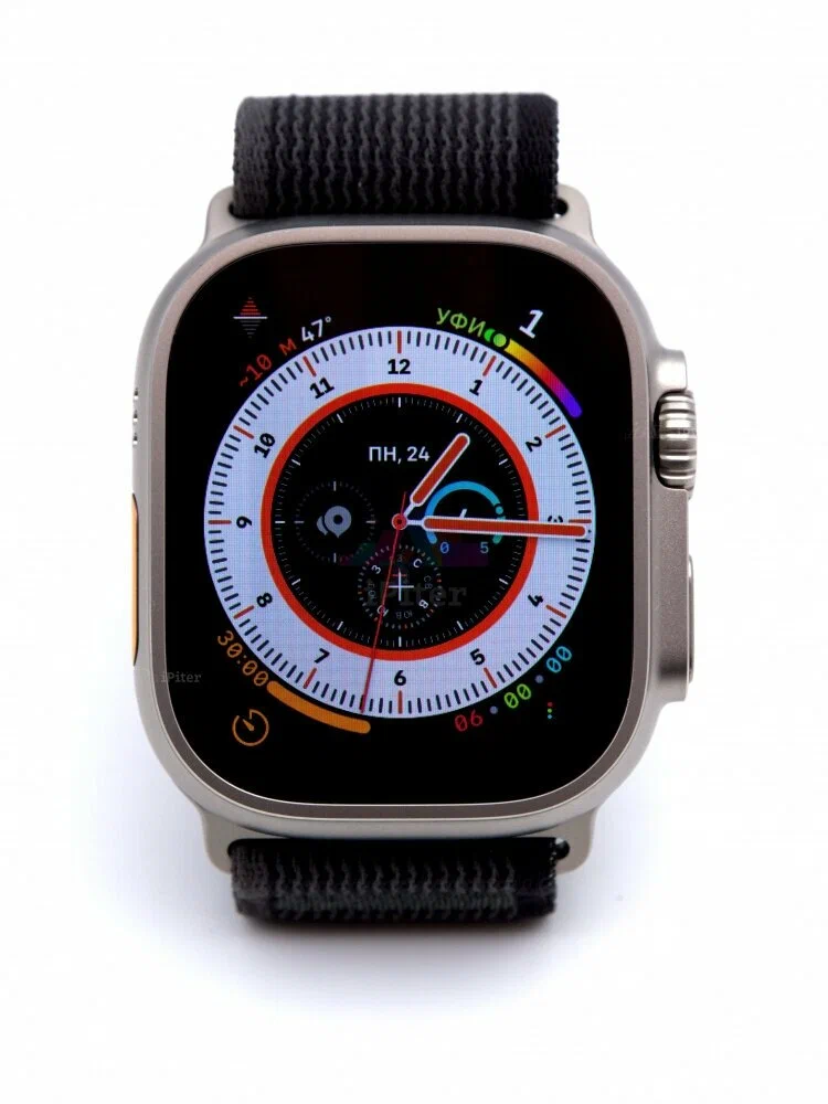 Apple Watch Ultra 49 mm Titanium Case Black/Gray Trail loop M/L
