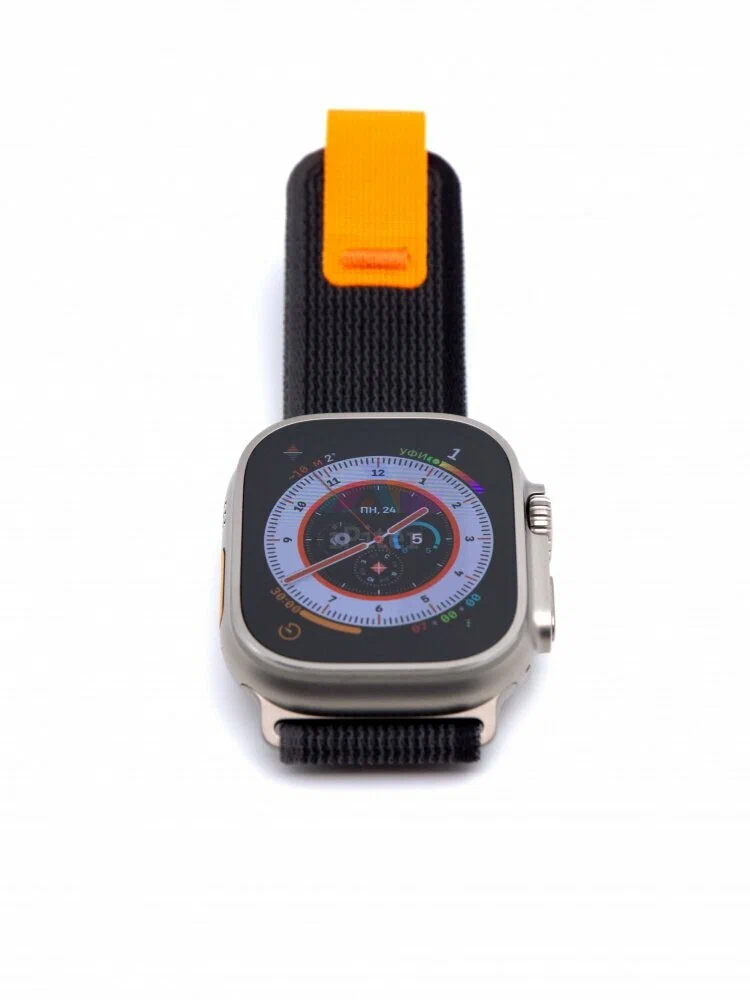 Apple Watch Ultra 49 mm Titanium Case Black/Gray Trail loop M/L